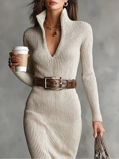 Clara - Robe en tricot avec col montant et ceinture